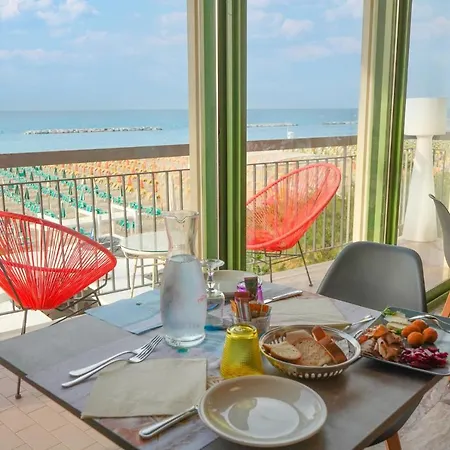 מלון International