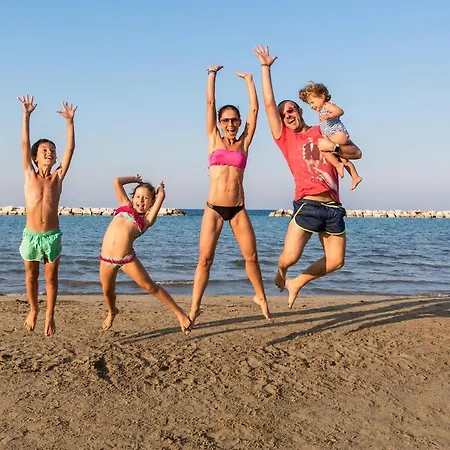 International מלון 3*