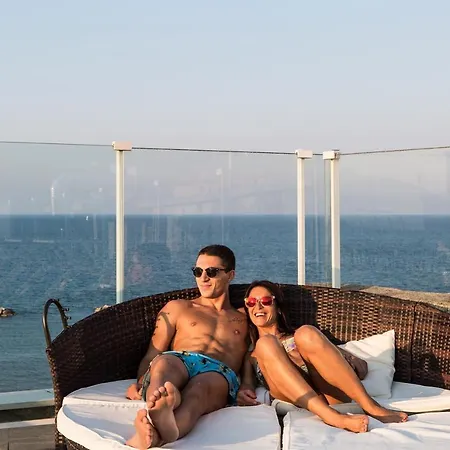 מלון International