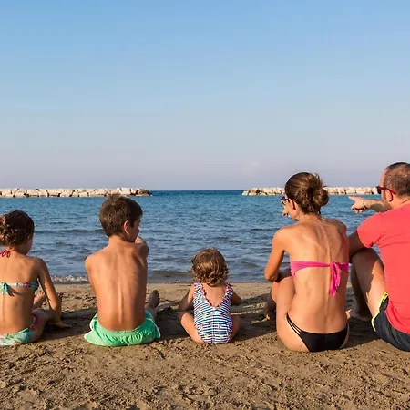 International מלון 3*